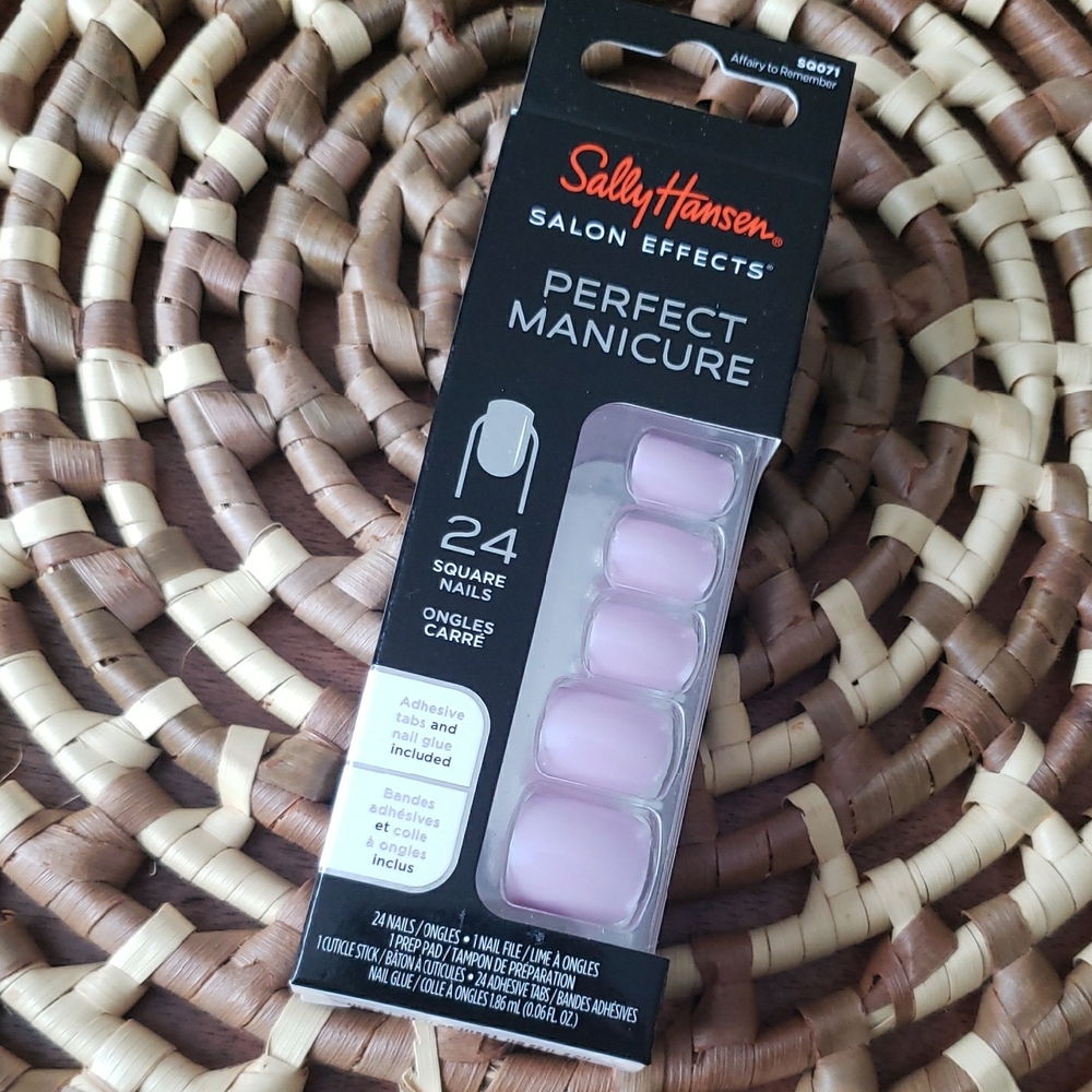 Sally Hansen NWT Boxed Perfect Manicure Square Nails  - Affairy to Remember